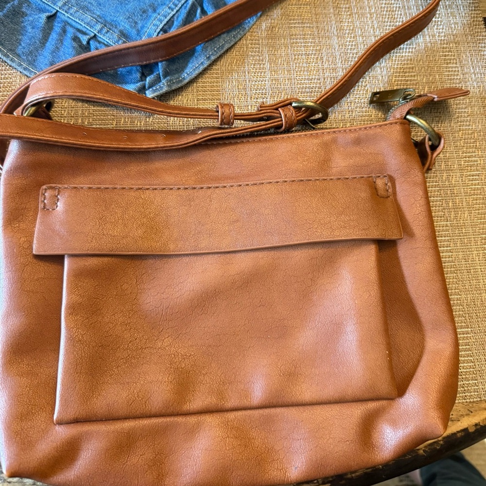Universal Thread Tan Crossbody Bag